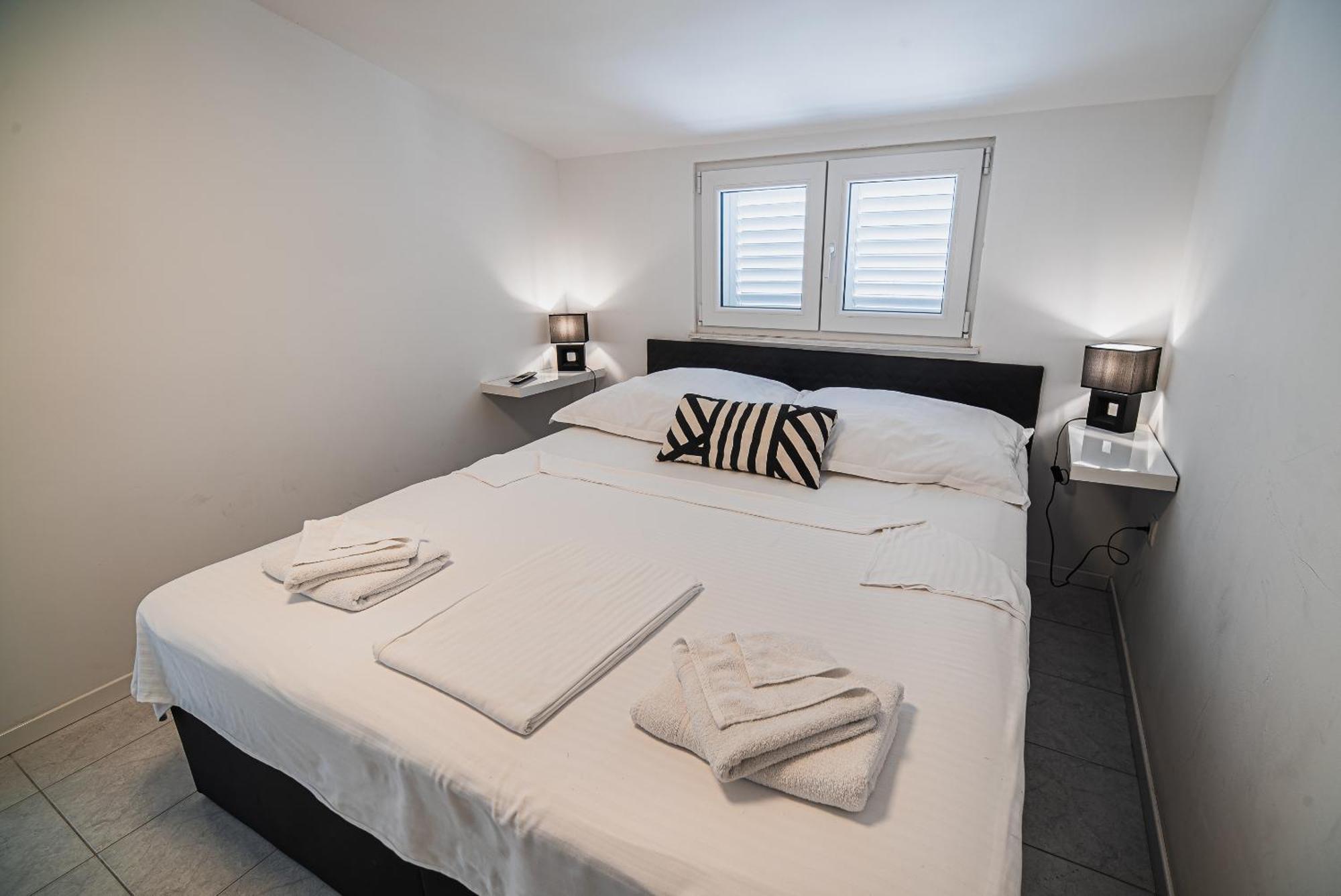 Downtown Park Apartments With Balcony Vodice Phòng bức ảnh