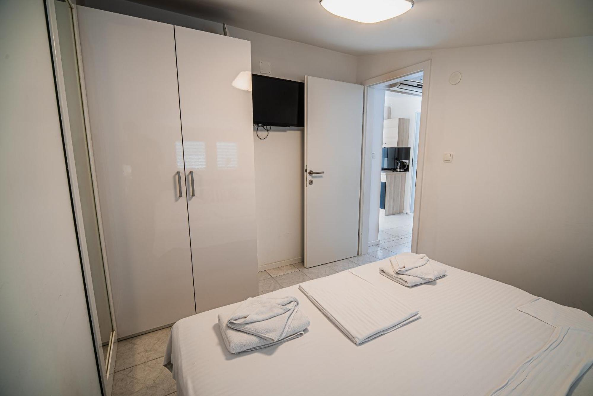 Downtown Park Apartments With Balcony Vodice Phòng bức ảnh