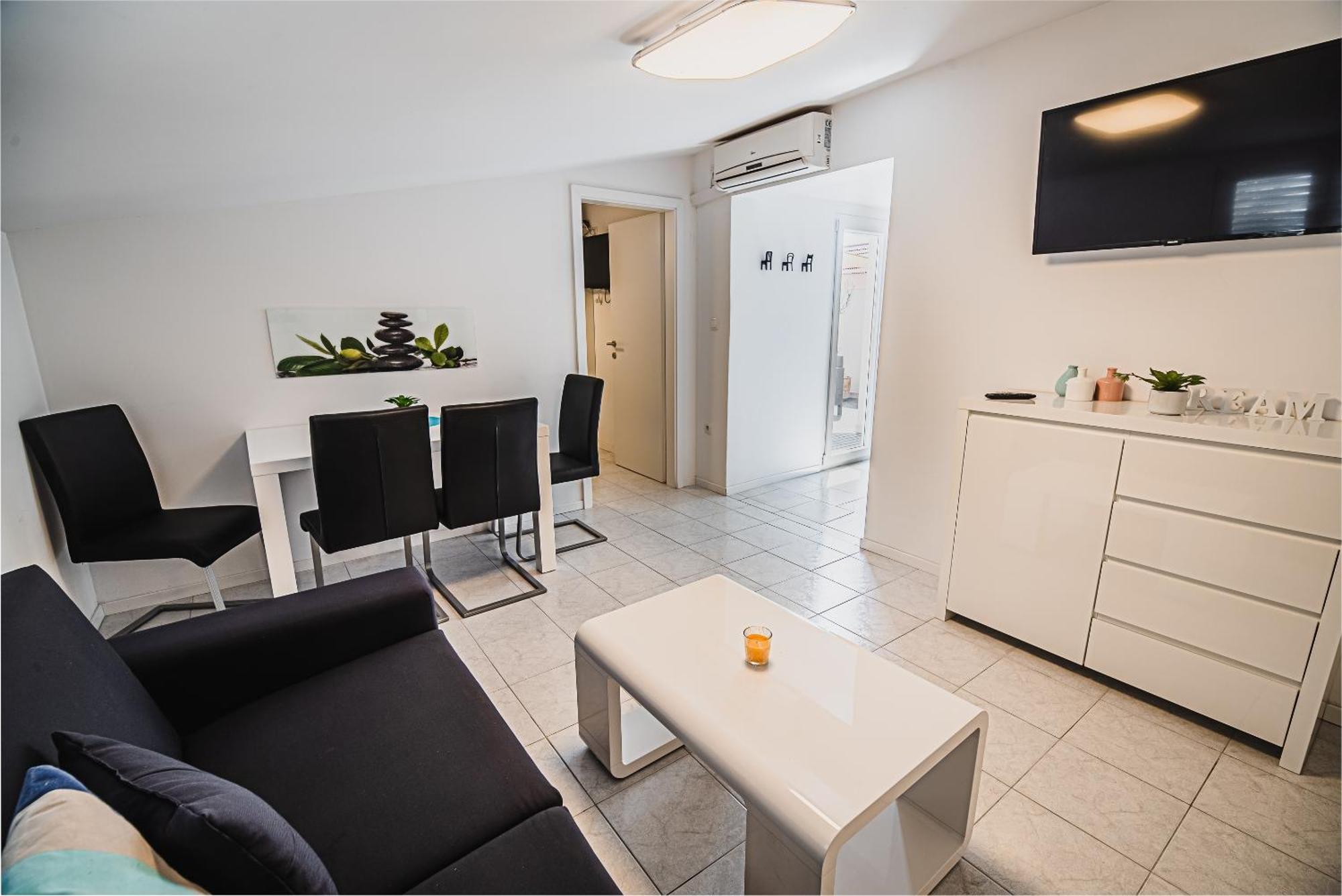 Downtown Park Apartments With Balcony Vodice Phòng bức ảnh