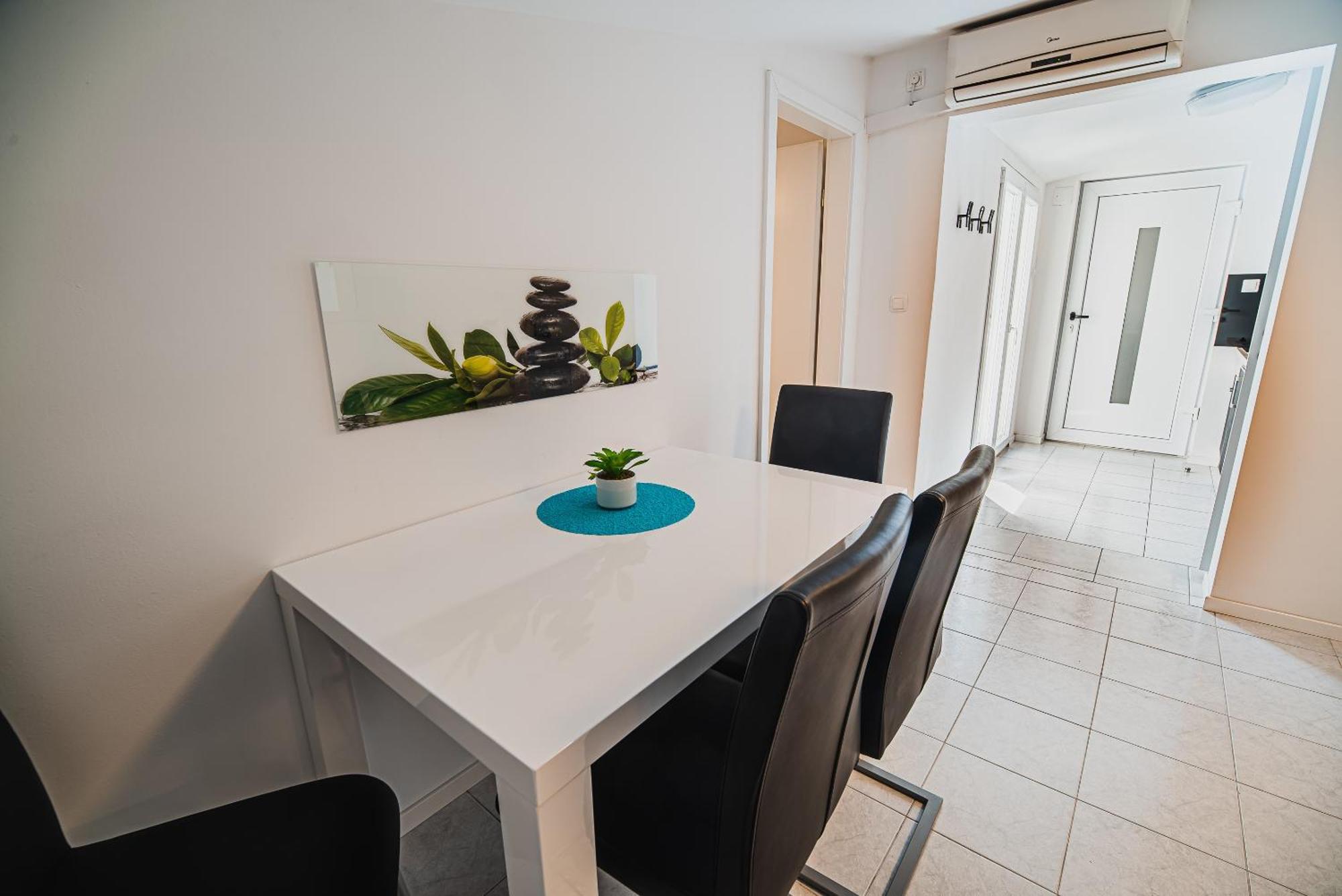 Downtown Park Apartments With Balcony Vodice Phòng bức ảnh