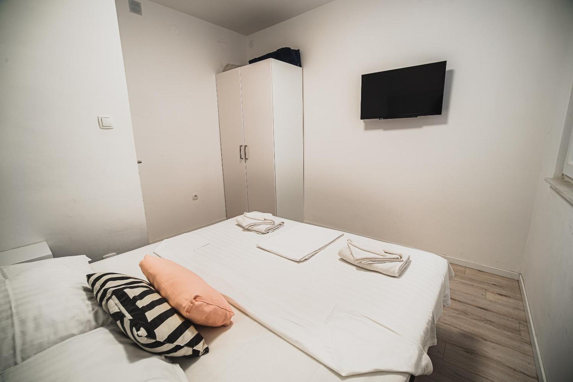Downtown Park Apartments With Balcony Vodice Phòng bức ảnh