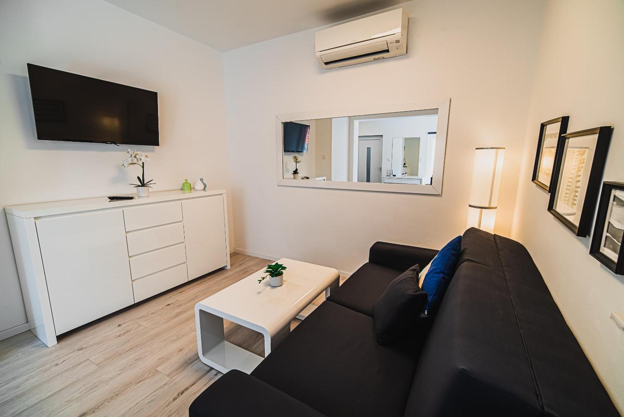 Downtown Park Apartments With Balcony Vodice Phòng bức ảnh