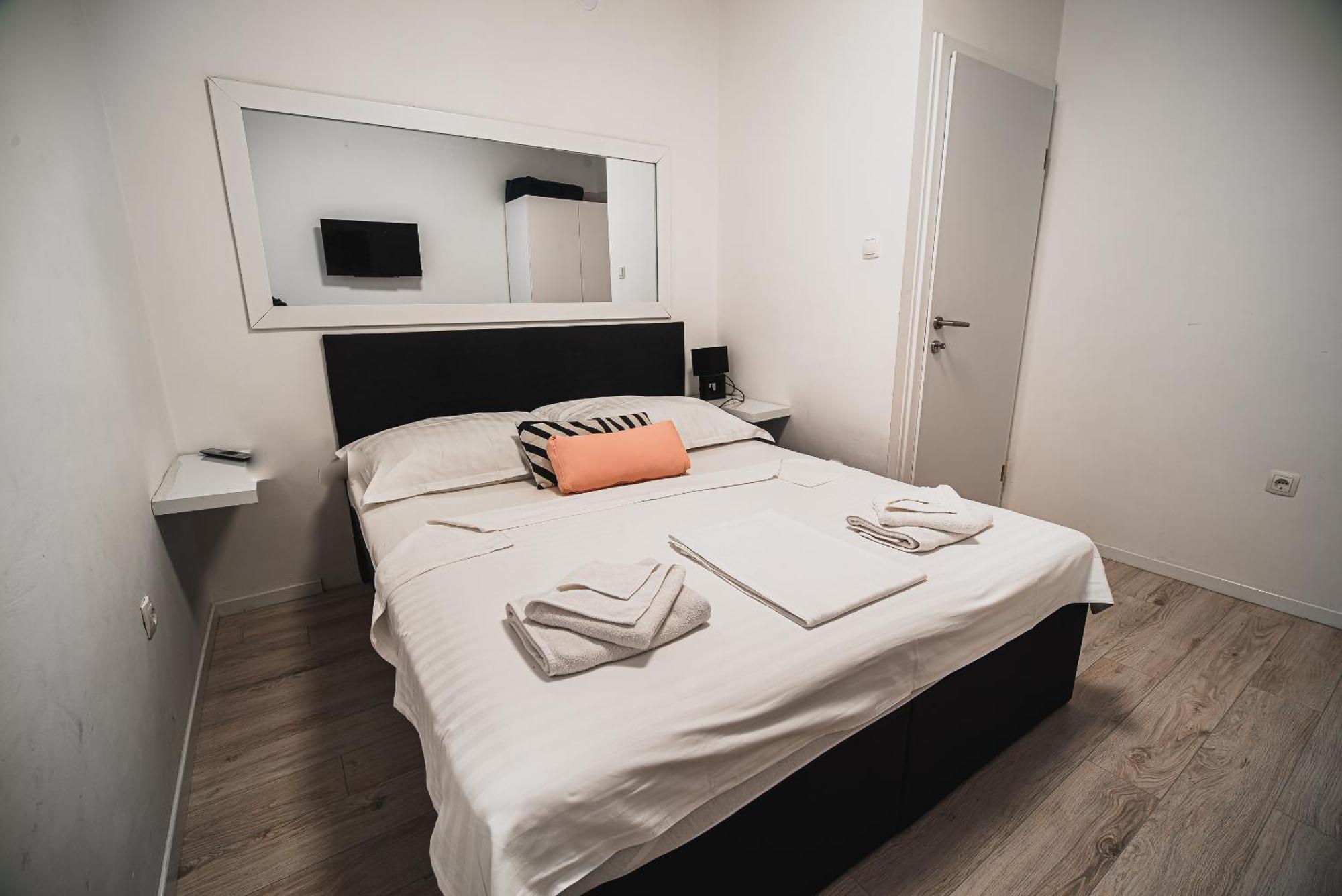Downtown Park Apartments With Balcony Vodice Phòng bức ảnh