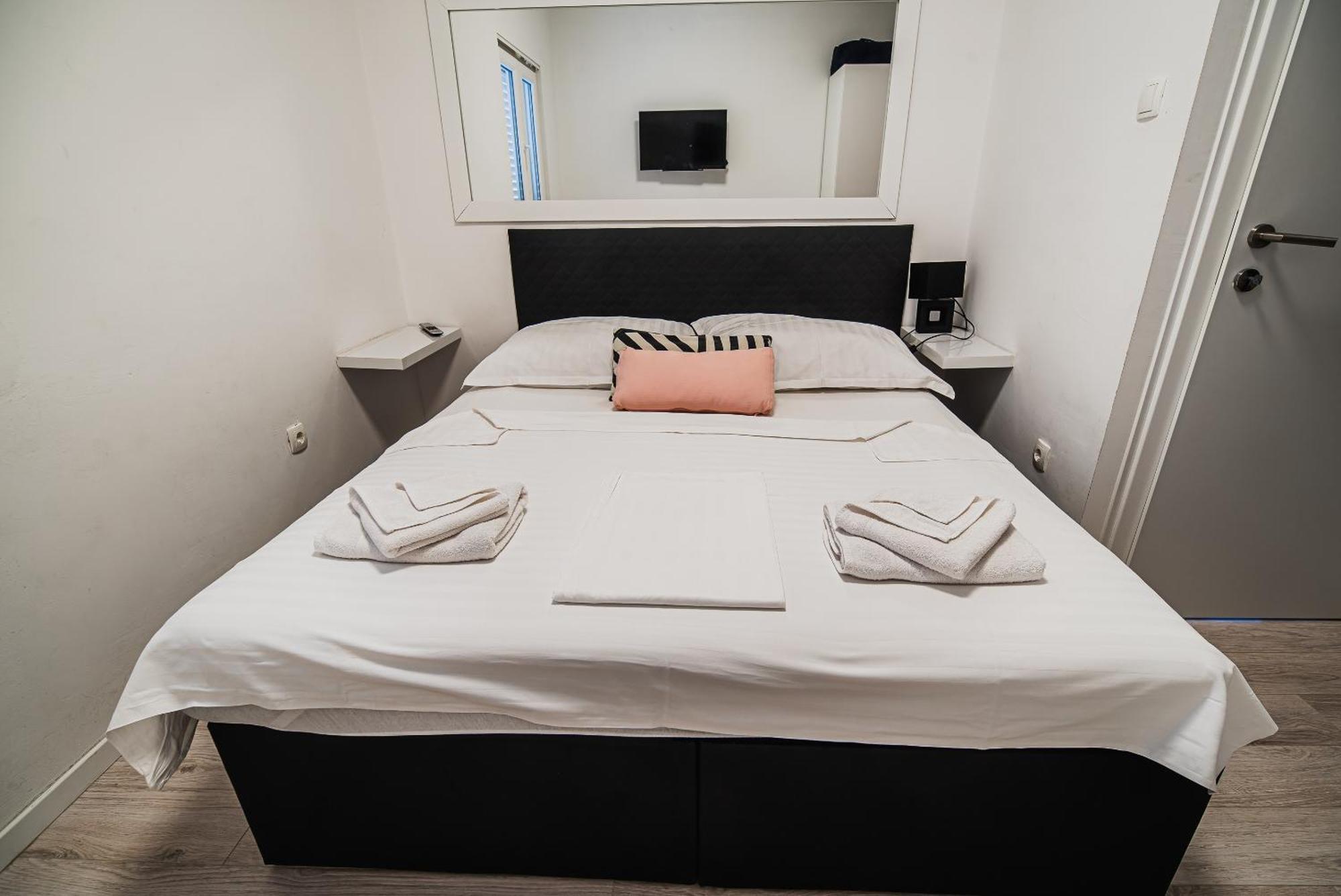 Downtown Park Apartments With Balcony Vodice Phòng bức ảnh