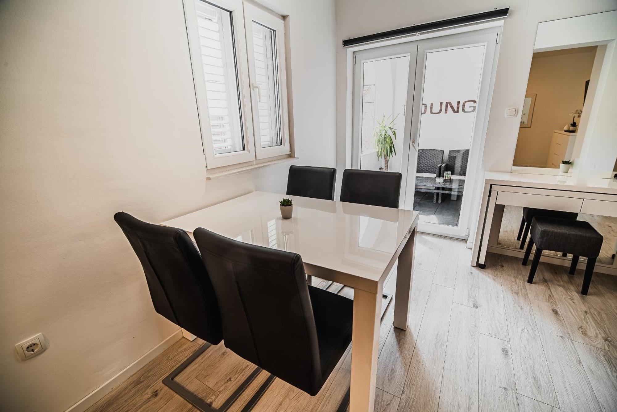 Downtown Park Apartments With Balcony Vodice Phòng bức ảnh
