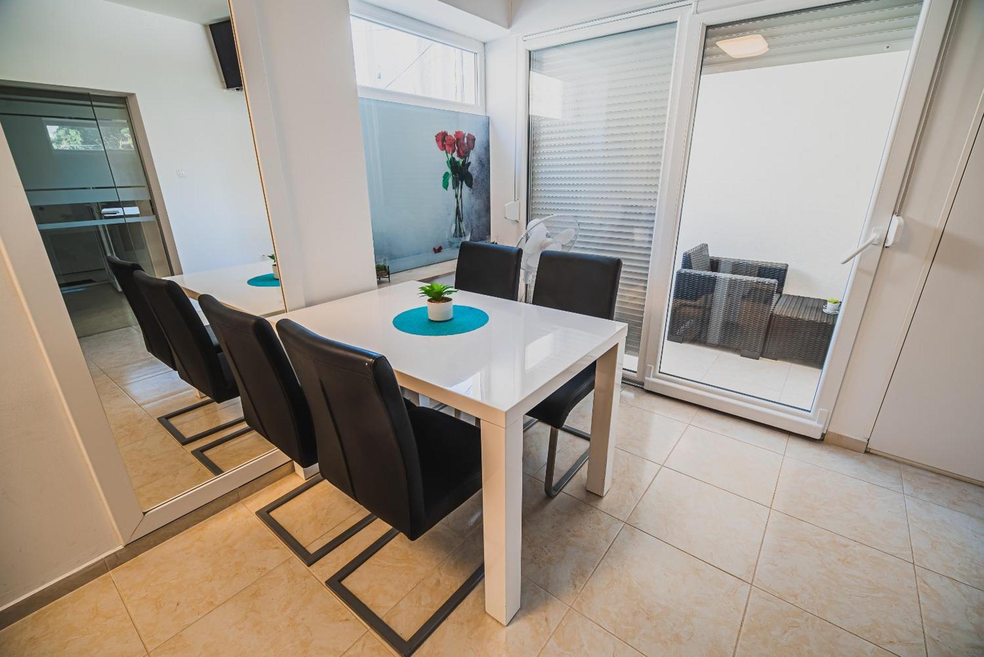 Downtown Park Apartments With Balcony Vodice Phòng bức ảnh
