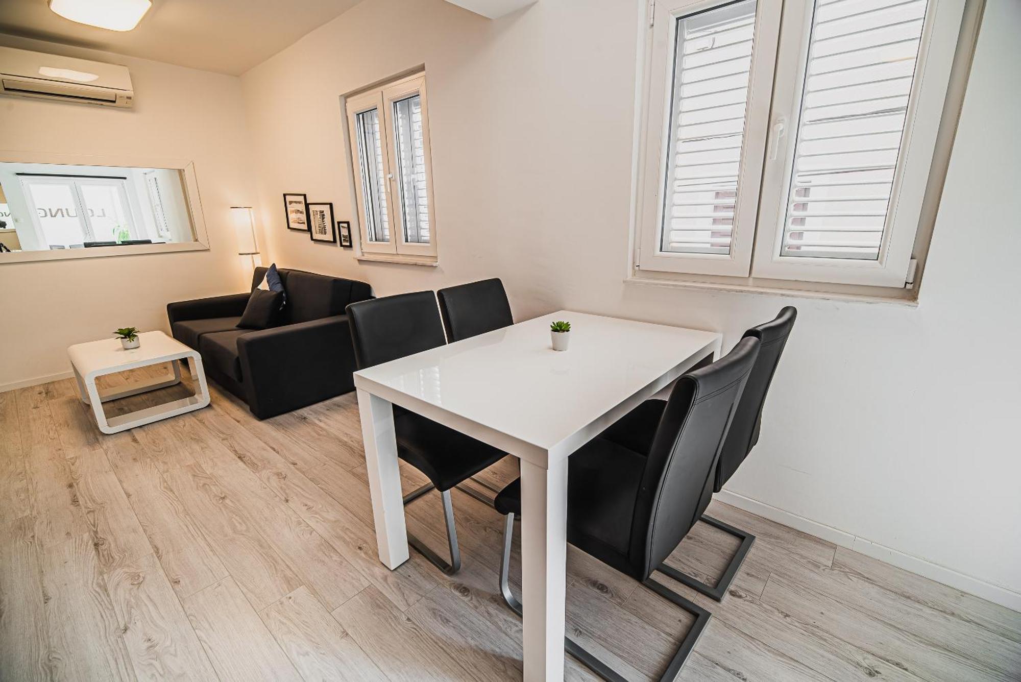 Downtown Park Apartments With Balcony Vodice Phòng bức ảnh