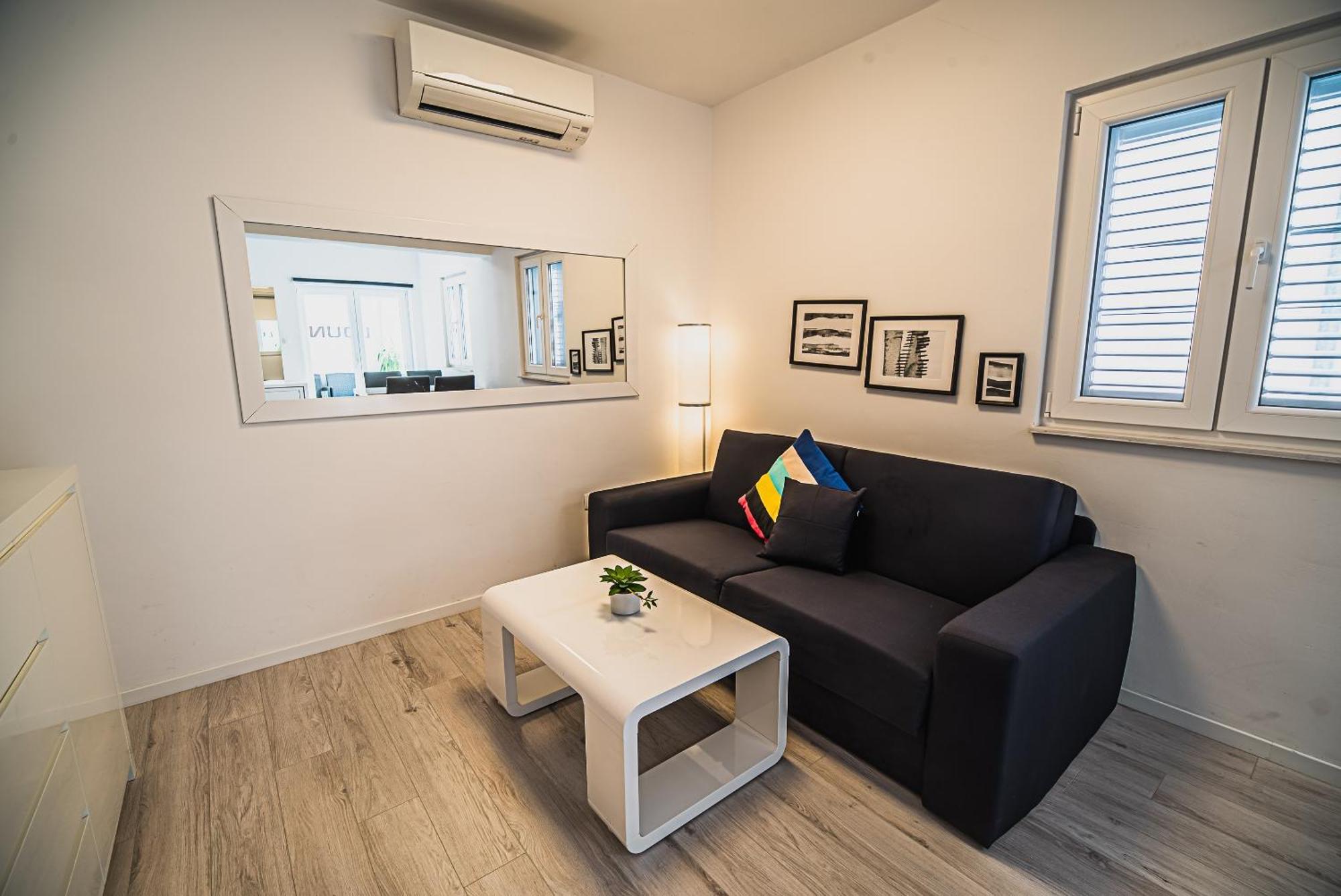Downtown Park Apartments With Balcony Vodice Phòng bức ảnh