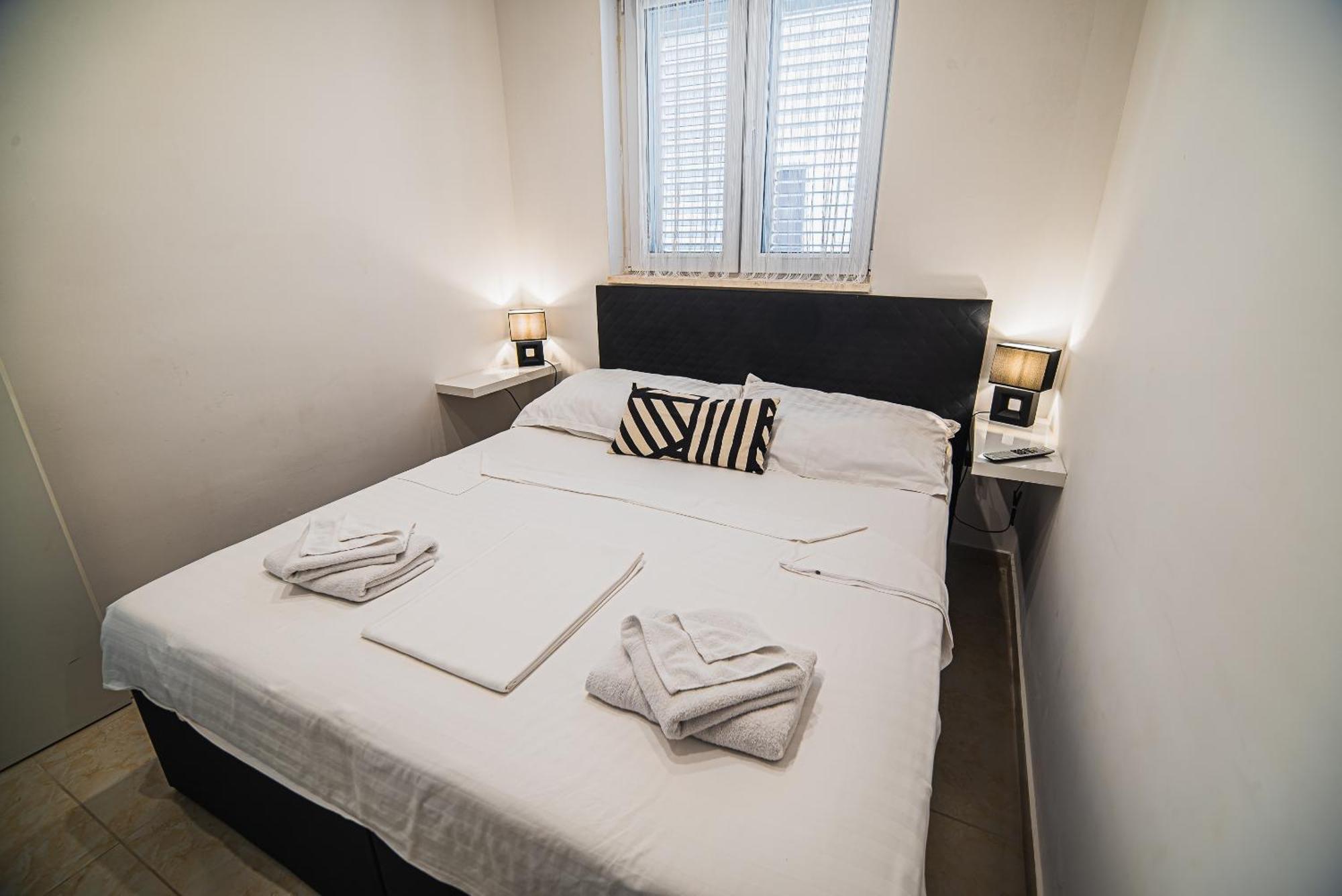 Downtown Park Apartments With Balcony Vodice Phòng bức ảnh