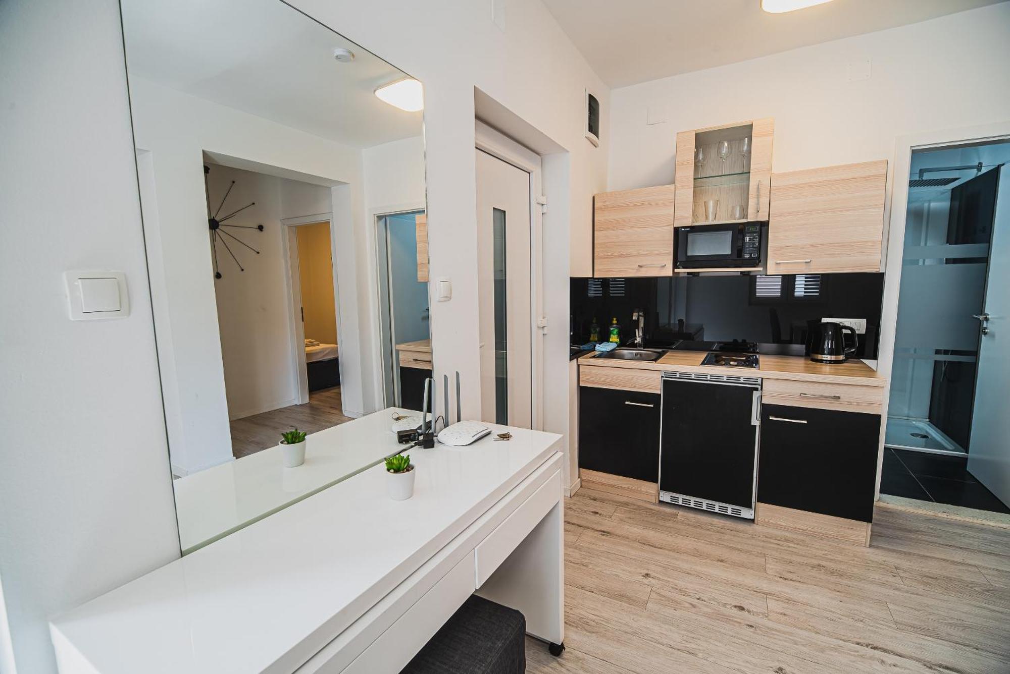 Downtown Park Apartments With Balcony Vodice Phòng bức ảnh