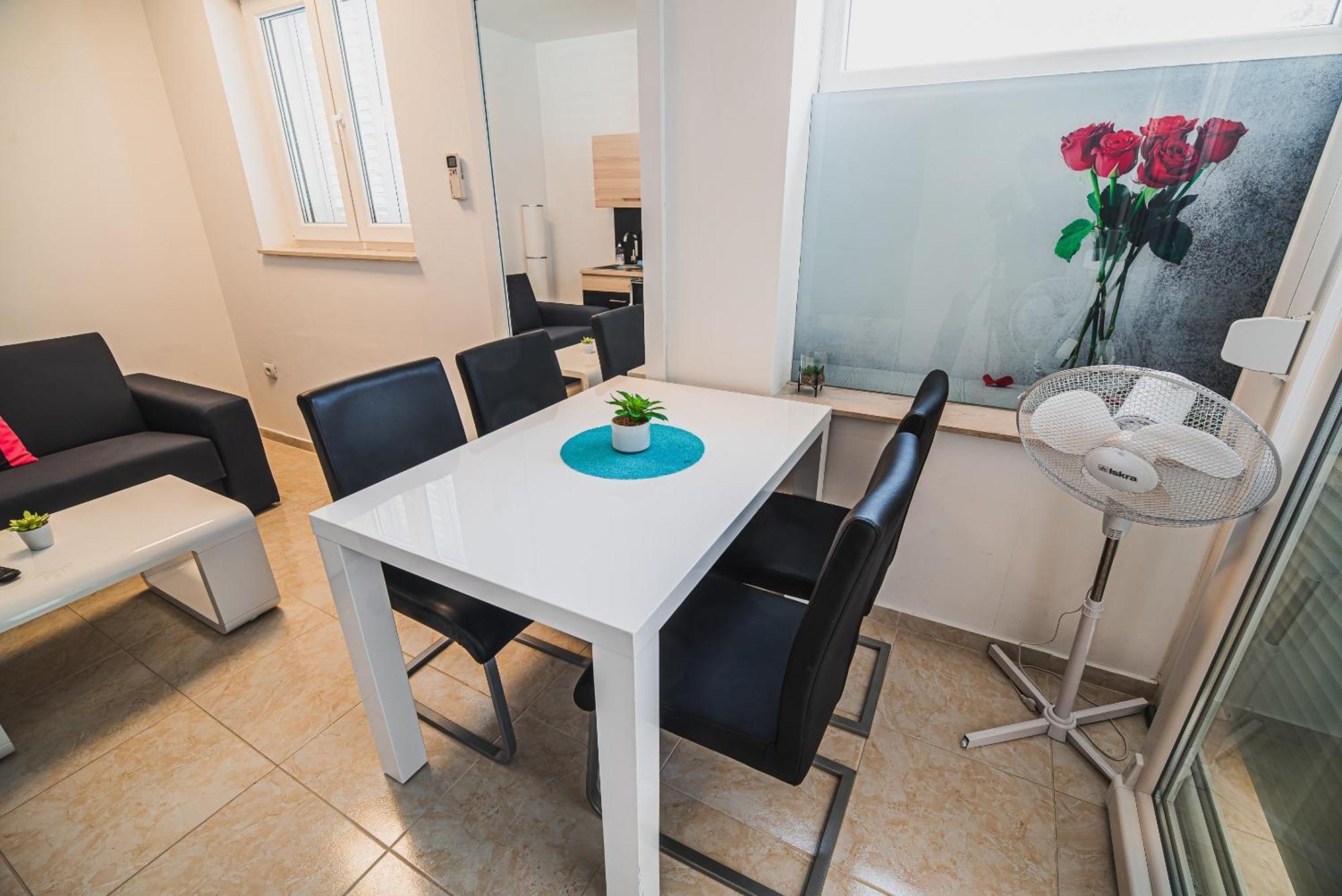 Downtown Park Apartments With Balcony Vodice Phòng bức ảnh
